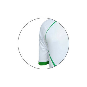 Vente en gros d'uniformes de football pour hommes Impression numérique Nom personnalisé Numéro 100% Polyester Ras du cou Demi-manches de haute qualité - Product Image 3