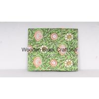Poubelle en carton à imprimé floral artisanal DIY utilisant un tissu 100% coton pour décorer la table de bureau et les portes de bureau