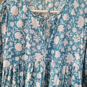 ผู้ผลิตชุดเดรสผ้าฝ้ายลายดอกไม้ทำมือ ชุดเดรสลายบล็อกพิมพ์มือ ชุดเดรสผ้าฝ้ายสไตล์โบฮีเมียนสำหรับฤดูร้อน ของขวัญสำหรับเด็กผู้หญิงและผู้หญิง - Product Image 5