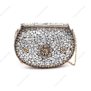 Bolso de Mano de Lujo con Mosaico de Conchas Hecho a Mano con Correa de Cadena Dorada para Damas, para Fiestas, Bodas, Bolso de Diseñador - Product Image 4