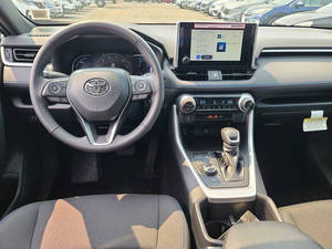 Assez utilisé 2023 To-yota RAV4 Hybrid SE - Product Image 2