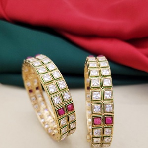 Diseño elegante acabado dorado con piedras Look dos juegos de brazaletes elegantes brazaletes que se pueden abrir para mujeres para ropa de boda - Product Image 1