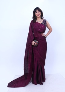 Sari de diseñador inspirado en Bollywood elegante indio para un sari de Bollywood de aspecto étnico elegante para bodas y eventos especiales - Product Image 2
