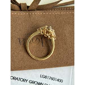 Bague en platine avec diamant Moval de 5 carats de couleur champagne cultivé en laboratoire - Dépôt pour commande personnalisée - Product Image 1