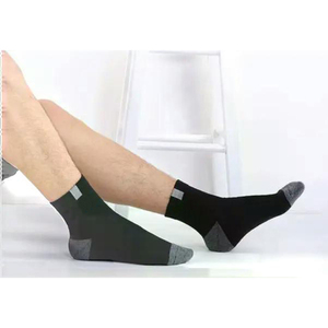 Calcetines deportivos transpirables de secado rápido de alta calidad, logotipo bordado con estampado multicolor, logotipo personalizado para hombres y mujeres, MOQ bajo - Product Image 2