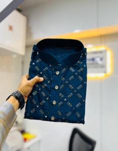 Vêtements ethniques attrayants fantaisie à la mode en soie douce et lourde avec broderie pour hommes Kurta - Product Image 2