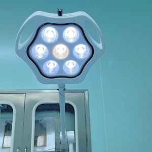 Lampe chirurgicale sans ombre LKLED200Y mobile à 7 LED pour examen médical, idéale pour les cliniques dentaires, les hôpitaux et les salles d'opération - Product Image 4