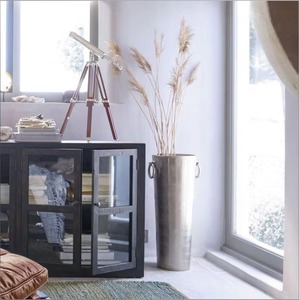 Florero de Metal Pulido Contemporáneo con Forma de Pétalo para Decoración de Interiores Modernos y Arreglos Decorativos - Product Image 3