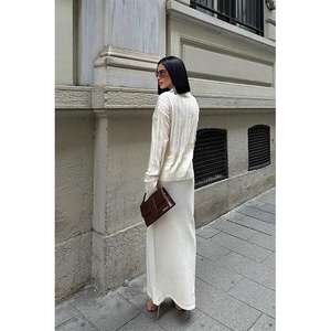 Conjunto de Punto Transpirable Darcy 9969, Compuesto por Falda y Blusa de Punto en Tela Cómoda - Product Image 5