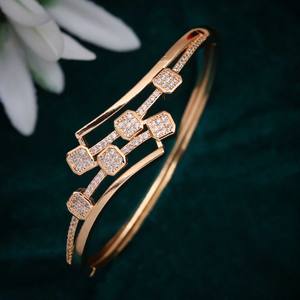 Brazalete de Acero Inoxidable Chapado en Oro para Mujer, con Piedra Cuadrada y Circonita Cúbica, Aleación de Alta Calidad para Fiestas - Product Image 3