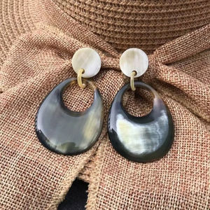 Boucles d'oreilles en corne de buffle pour filles, boucles d'oreilles pour femmes, bijoux en corne, corne naturelle pour femmes, haute qualité - Product Image 1