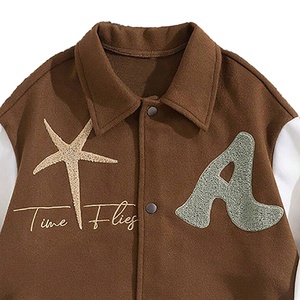 Chaqueta Varsity Personalizada Bordada para Hombre, Chaqueta de Lana Tejida con Letras Bordadas, Chaqueta de Invierno con Botones y Parches en las Mangas - Product Image 3