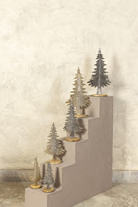 Ensemble de sculptures d'arbre de Noël en aluminium coulé fait main de style nordique moderne avec un design personnalisable pour la décoration de table de la maison pendant les fêtes - Product Image 6