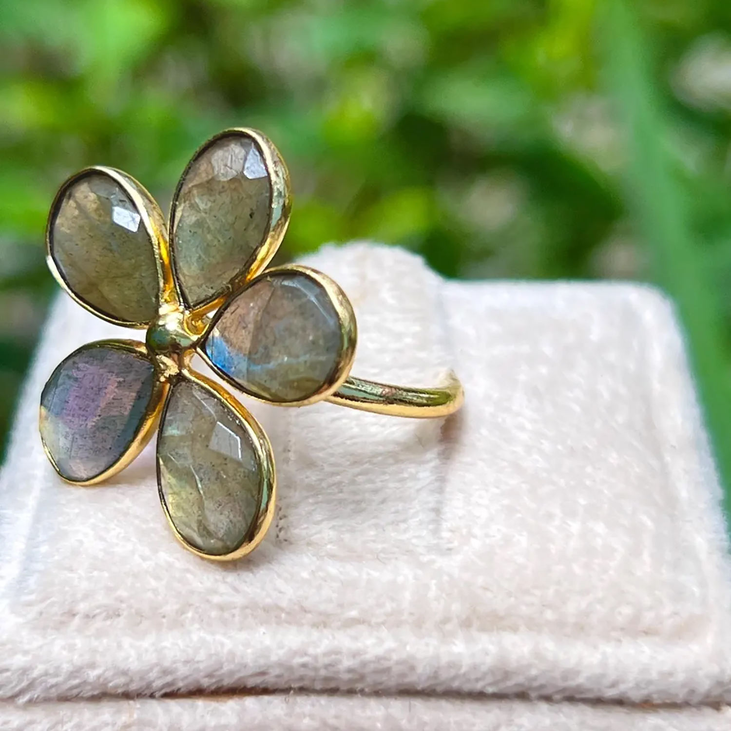 ลาบราดอไลท์