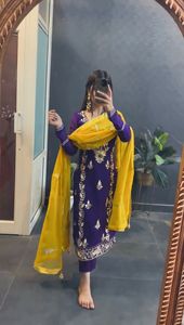 Nouveau Designer Pakistanais Salwar Kameez Costume Ensemble pour Femmes Élégant Parti Porter Robe Élégant Ethnique Vêtements Disponible au Meilleur Prix - Product Image 4