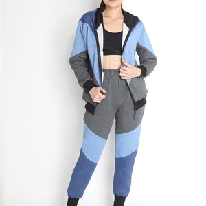 Survêtements pour femmes en coton et polyester décontractés à capuche pour l'hiver, vente en gros, séchage rapide, légers, écologiques, manches longues - Product Image 5