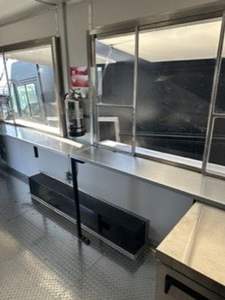 Remolque de Comida Nuevo de 2022, Construcción Personalizada, 18'x8.5', Nivel MMF5, para Venta de Snacks, Hot Dogs, Dulces, Papas Fritas, Helados y Comida Rápida - Product Image 5