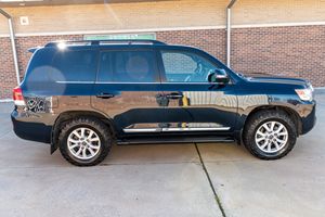 Toyota Land Cruiser 2018 (DISPONIBLE CON VOLANTE A LA IZQUIERDA Y A LA DERECHA) - Product Image 3