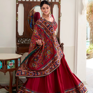 ผ้าไหมพิมพ์ลาย ikkat ใหม่สวยแบบ Tussar พร้อมกระจกจริงสำหรับทำงาน navratri lehenga cholic - Product Image 1