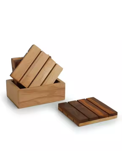 Posavasos clásicos hechos a mano de madera de nogal con soporte para bebidas de Crescent Crafts - Product Image 1