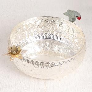 Moderno Tazón Decorativo Redondo de Metal Plateado con Detalles Florales, Ideal para Decoración de Eventos y Exhibición en la Sala de Estar, Procedente de la India - Product Image 1