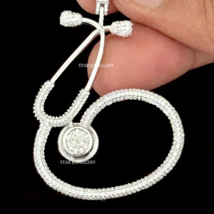 จี้รูปหูฟังแพทย์ ชุบทอง 10K ประดับเพชรเลี้ยงในห้องปฏิบัติการ ทรงบริลเลียนท์คัท สไตล์คริสเตียน ฮิปฮอป สำหรับทุกเพศ ใส่ได้ทุกวัน - Product Image 2