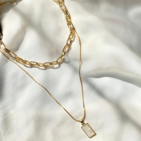 Bracelet tendance en perles de céramique et gros strass, fait main, style vintage indien chrétien, idéal pour l'été, la plage, les mariages, ou comme cadeau.