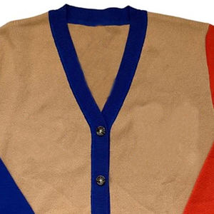 Cálido Color caqui invierno acrílico cárdigan suéter personalizado Color y bordado suéter de punto Sorority University College para Unisex - Product Image 2