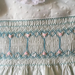 Vestido de lino suave hecho a mano para niñas pequeñas, estilo informal para el primer cumpleaños de niños pequeños, OEM hecho en Vietnam - Product Image 5