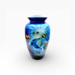 Urne funéraire en bleu océan avec motif de dauphin et d'art marin, finition lisse et brillante, et couvercle sécurisé pour un souvenir paisible. - Product Image 3