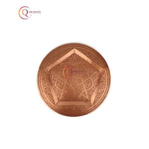Plateau de gravure florale en cuivre pur en métal de forme ronde Style Standard Home Hotel & Restaurant Table à manger plateau de service plaqué - Product Image 1