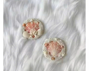 Espejo compacto con conchas, encaje y perlas Hecho a mano Ocean Whispers Mermaid Gift from Vietnam - Product Image 1