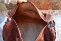 Vintage Dayanıklı Hakiki Deri Çift Saplı Varil Şeklinde Unisex Seyahat Çantası Fermuarlı Kapatma ve İki Omuz Askısı ile
