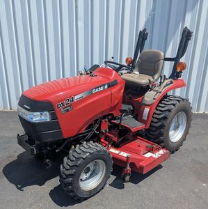 Tractor agrícola Case IH DX24 de 24 HP de segunda mano, adecuado para una variedad de aplicaciones agrícolas y utilitarias. - Product Image 1