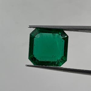 สีเขียวสดใสเกรดพรีเมี่ยมที่มีคุณภาพสูงไม่ผ่านการบำบัด AAA 2.44 zambian CUT จากธรรมชาติสำหรับการใช้งานเครื่องประดับระดับไฮเอนด์ - Product Image 1