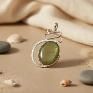 Moderno Colgante de Plata 925 con Gema Verde para Mujer, Joyería Hecha a Mano con Baño de Rodio y Oro Rosa con Dije - Product Image 2