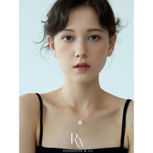 Collar con Colgante de Flor de Margarita Blanca con Concha de Madreperla, Cadena Chapada en Oro de 18K, Regalo para Ella - Product Image 2