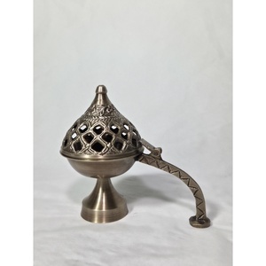 เตาเผาเครื่องหอมทองเหลืองลายฉลุแบบโมเดิร์น ทำด้วยมือ รุ่น The Sanctuary Chalice สำหรับการเผาอโรมาและบาคูร์ในบ้าน - Product Image 2