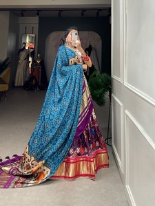 Lehenga choli ผ้าไหมบริสุทธิ์พิมพ์ดิจิตอลโดย Fab Zone - Product Image 4