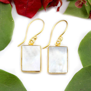 Diseñador Luxe 24K chapado en oro madre perla gota pendiente forma rectangular Material de latón para fiesta mujeres y niñas joyería al por mayor - Product Image 1