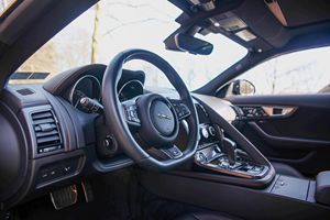 Jaguar F-Type R Coupé 2016 Usado, 6800 Millas, Motor V8 Supercargado de 550 hp, Tracción en las Cuatro Ruedas, Sin Modificar - Product Image 4