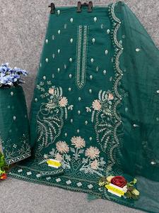 Costume pakistanais dynamique avec broderie luxueuse idéal pour les mariages et les rassemblements spéciaux pour l'exportation - Product Image 2