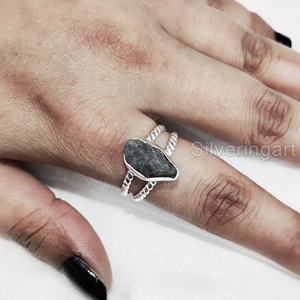 Joyería de piedra cruda para mujer, anillo de piedra preciosa de labradorita en bruto Natural, anillo trenzado de 2 bandas, joyería, anillo de Plata de Ley 925 - Product Image 1