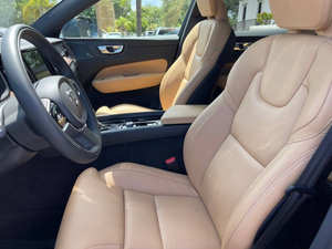 Vo-lvo XC60 2021 en parfait état - Product Image 6