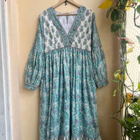 Robe longue bohème faite main en coton imprimé au bloc, multicolore et brodée, style décontracté, idéale pour l'été, fabriquée en Inde