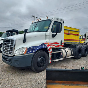 Used 2013 Freightliner Cascadia 125 <b>Truck</b> <b>Tractor</b> | Long-Haul Sleeper Semi <b>Truck</b> - Product Image 1