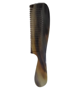 Peigne de coiffure en bois de santal avec logo personnalisé de la meilleure qualité Peignes en corne de vache naturelle faits à la main Peigne en corne de boeuf blanc pour la maison - Product Image 4