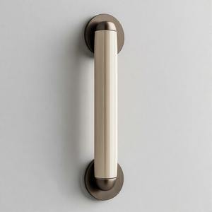 PristineTwist Regal Entry Bar Regalia Luxe Poignée de porte en laiton Élégance artisanale pour intérieurs haut de gamme - Product Image 3