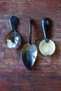 Cucharas de cuerno naturales hechas a mano con mango largo Excelente diseño para condimento de azúcar de café Utensilio de cocina de India al por mayor - Product Image 2