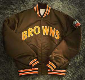 แจ็คเก็ตเบสบอลผู้ชายแบบวาร์ซิตี้ ผ้าซาติน บุผ้าควิลท์ สไตล์สตรีทแวร์ แฟชั่นเสื้อคลุม 2025 - Product Image 1